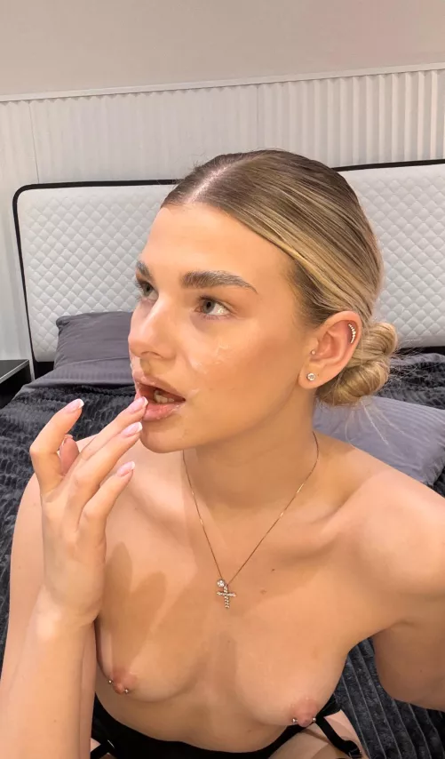 This portion is not enough for me cum on my face again so that I can smear your sperm all over my face by lygosomapetalage25