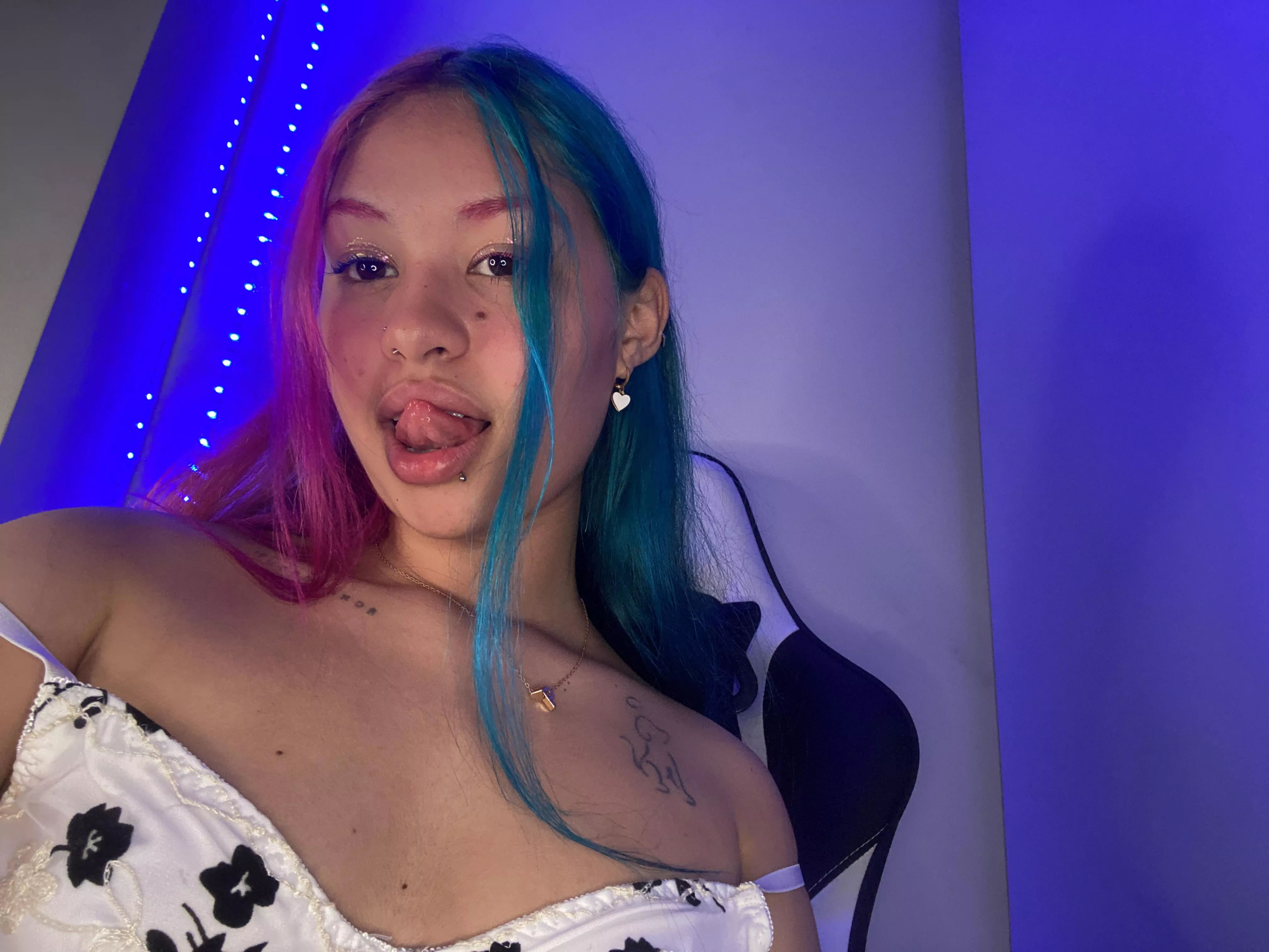 What other color hair would look nice on me? posted by CutieShiyar