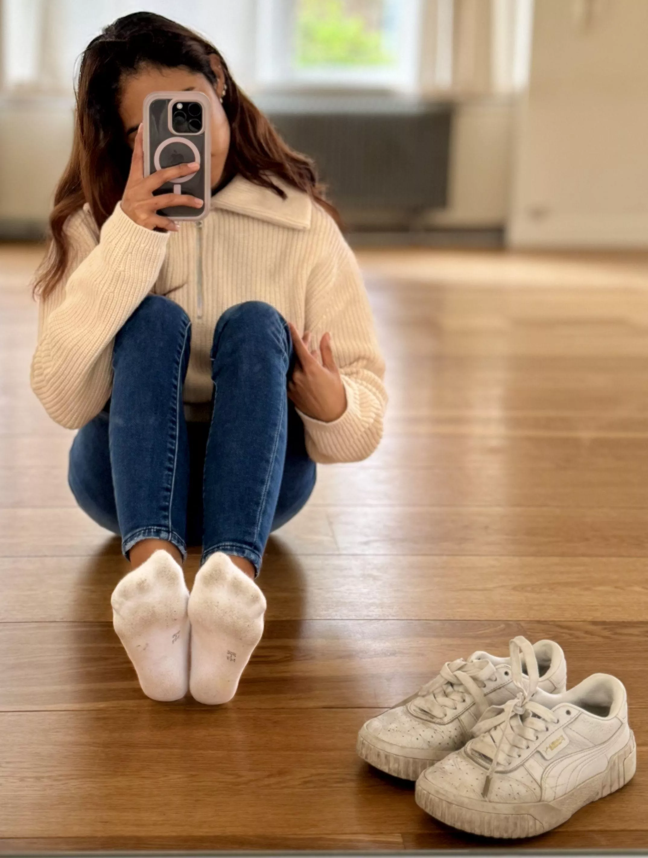 What's on your mind? 😏 posted by isa_stillsinning