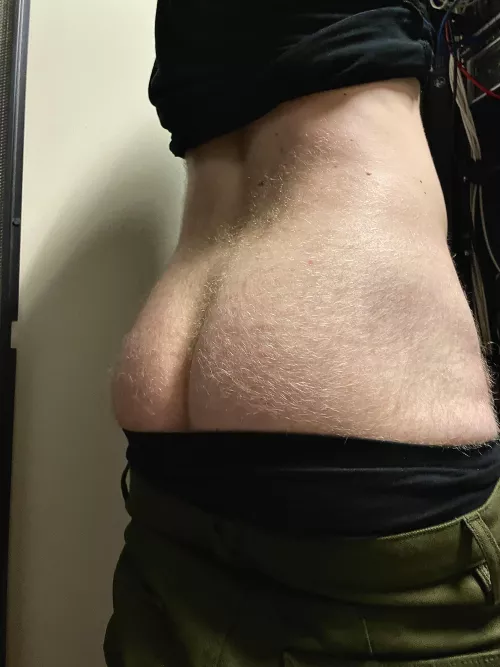 Working man ass by _vuorinen