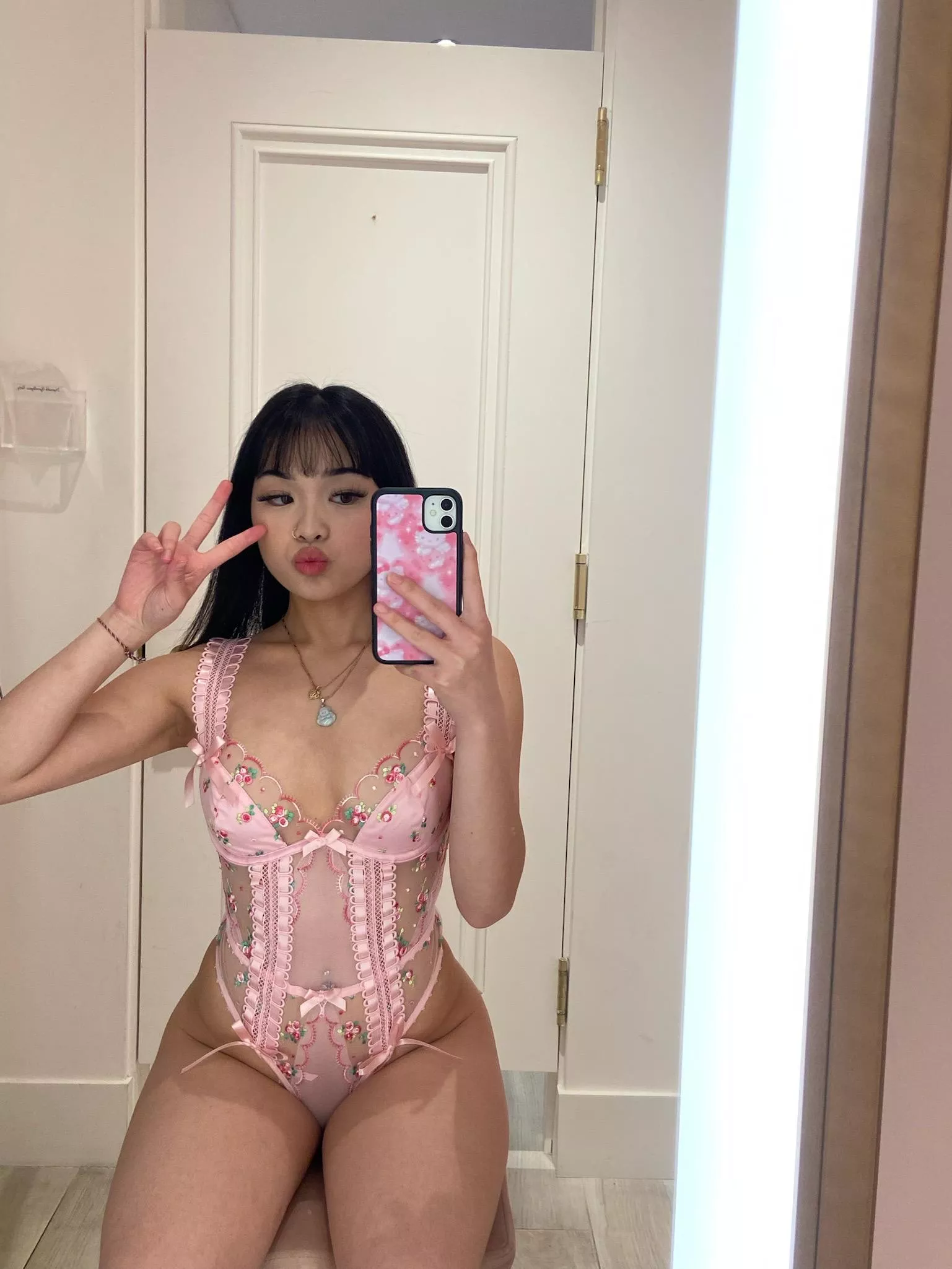 would you masturbate to my nudes if i showed them to you? posted by Trumanperro