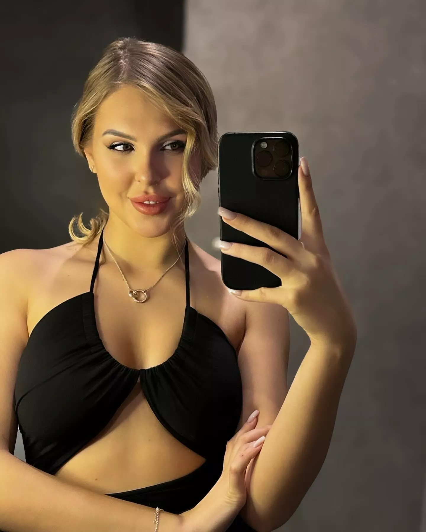 You can undress me if you have the courage posted by ofrioc