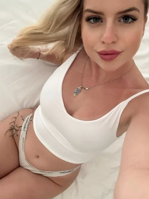 19 y/o and all natural can i be your fuckbuddy by amputeeee