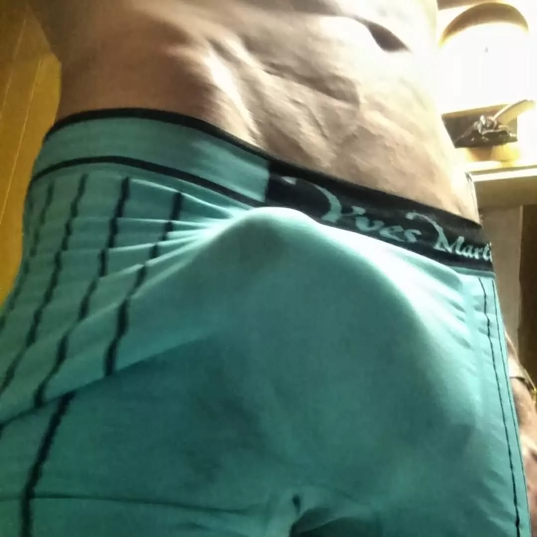 8 inches and horny  posted by 8in4fun