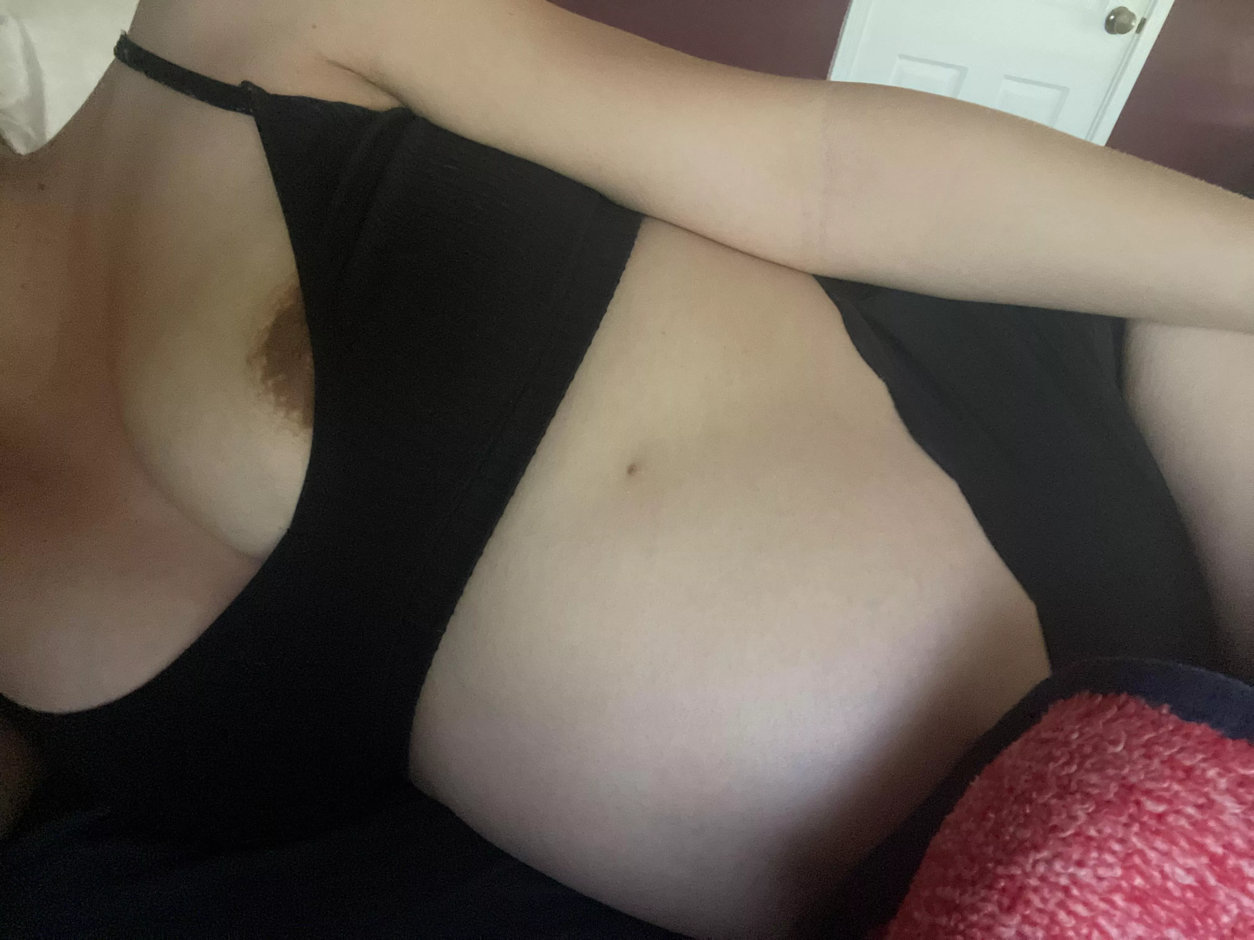 A ninth month thirst trap posted by platoniclover47