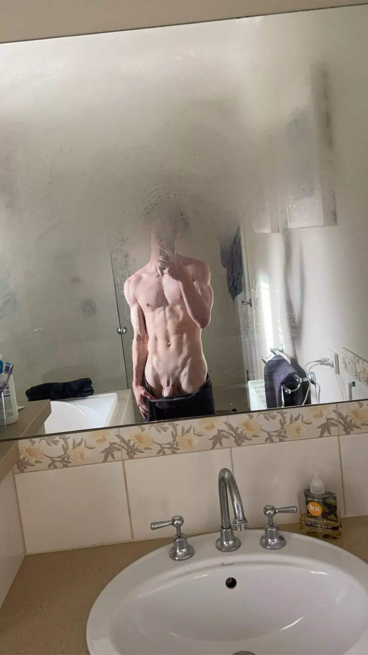 anyone like these kinda pics?  posted by IllustratorJolly4473