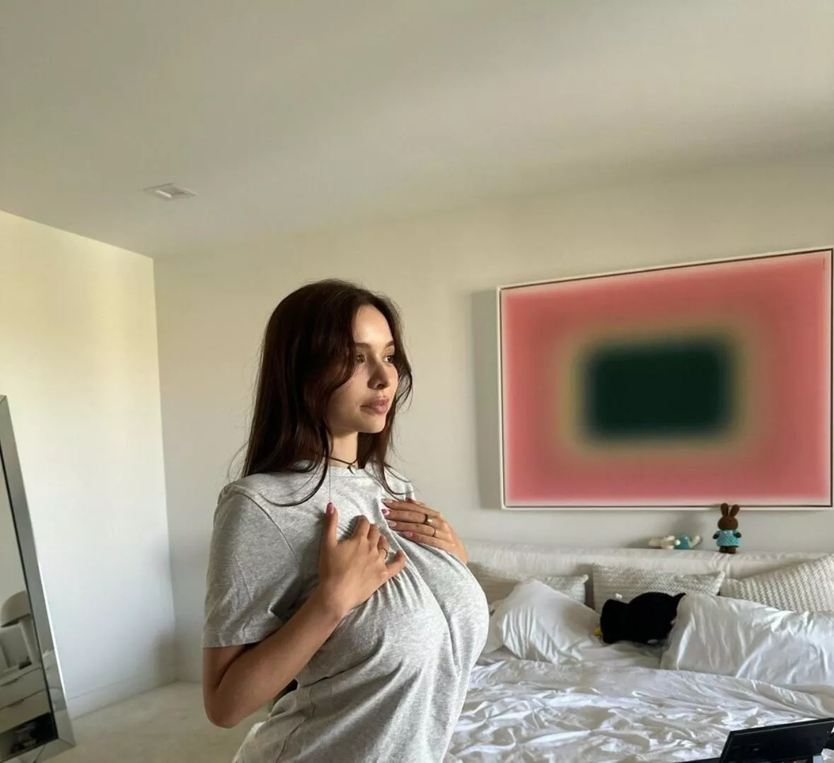 Busty in gray posted by mag0894