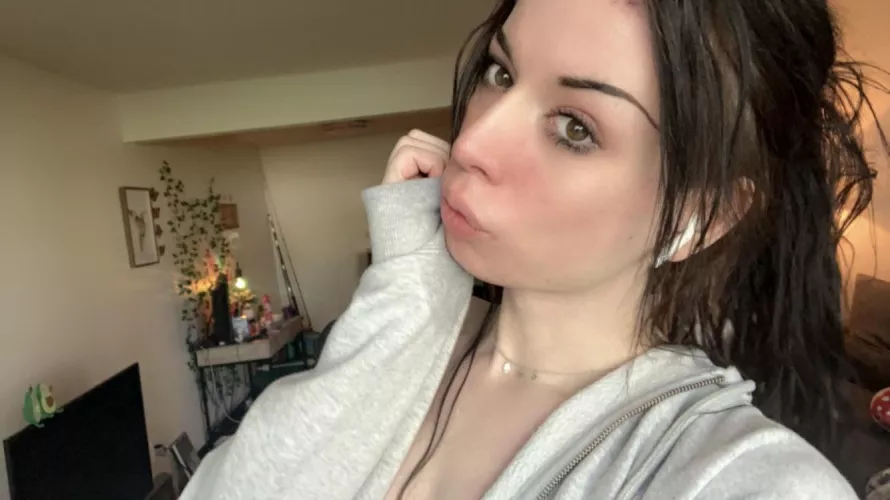 do you think I’m pretty? 🥺 by alliemayne20