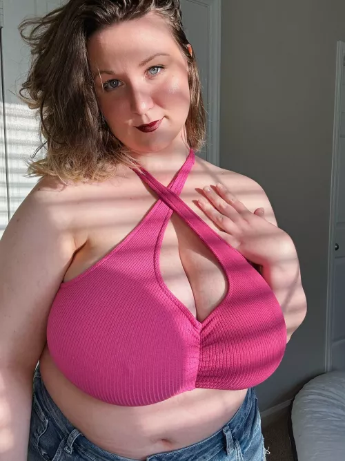 Does this top look better on... or on the floor by Krueldy