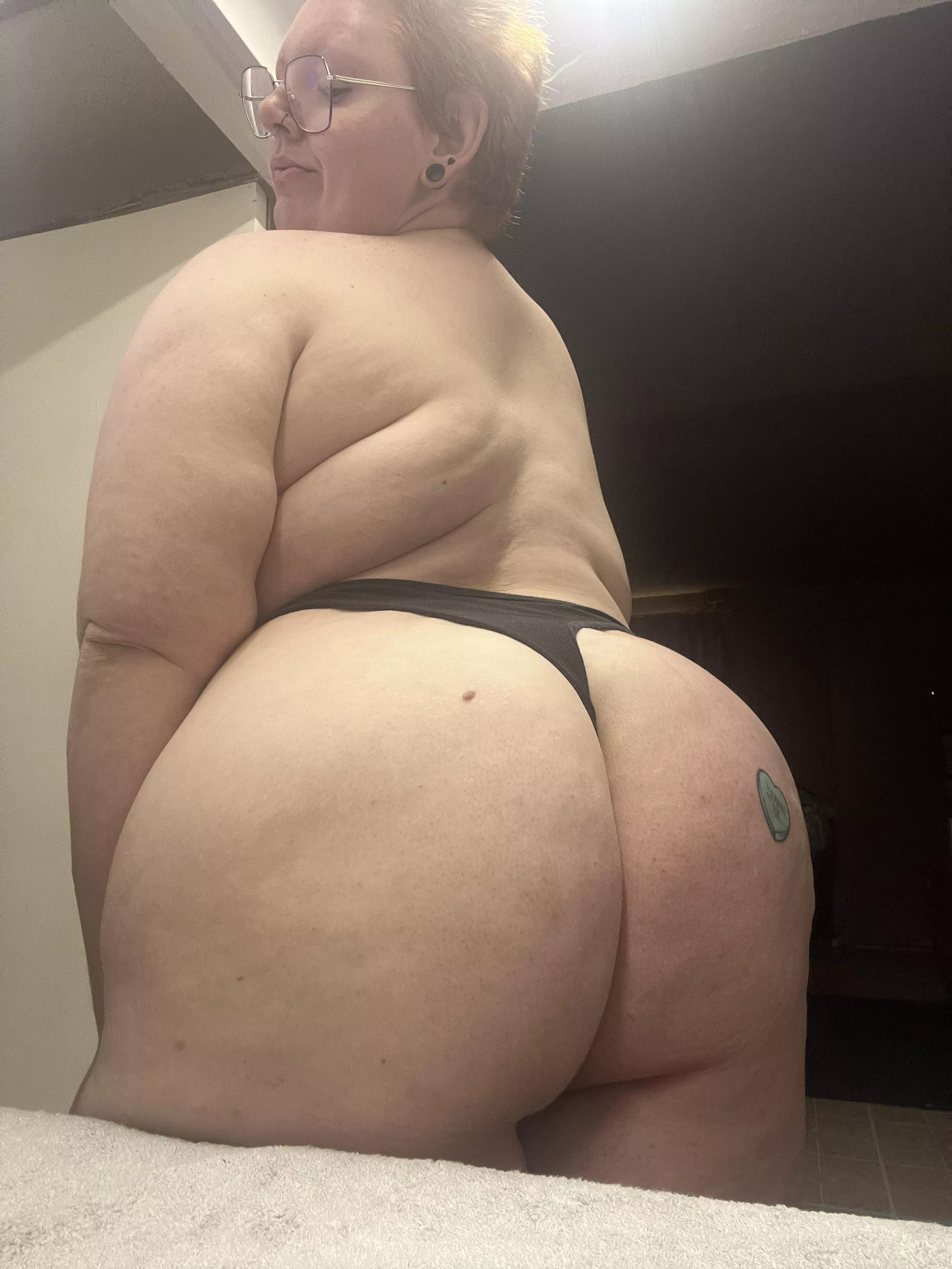 fat bottom girls make the ‘rockin world go ‘round posted by Fit-Special-9305