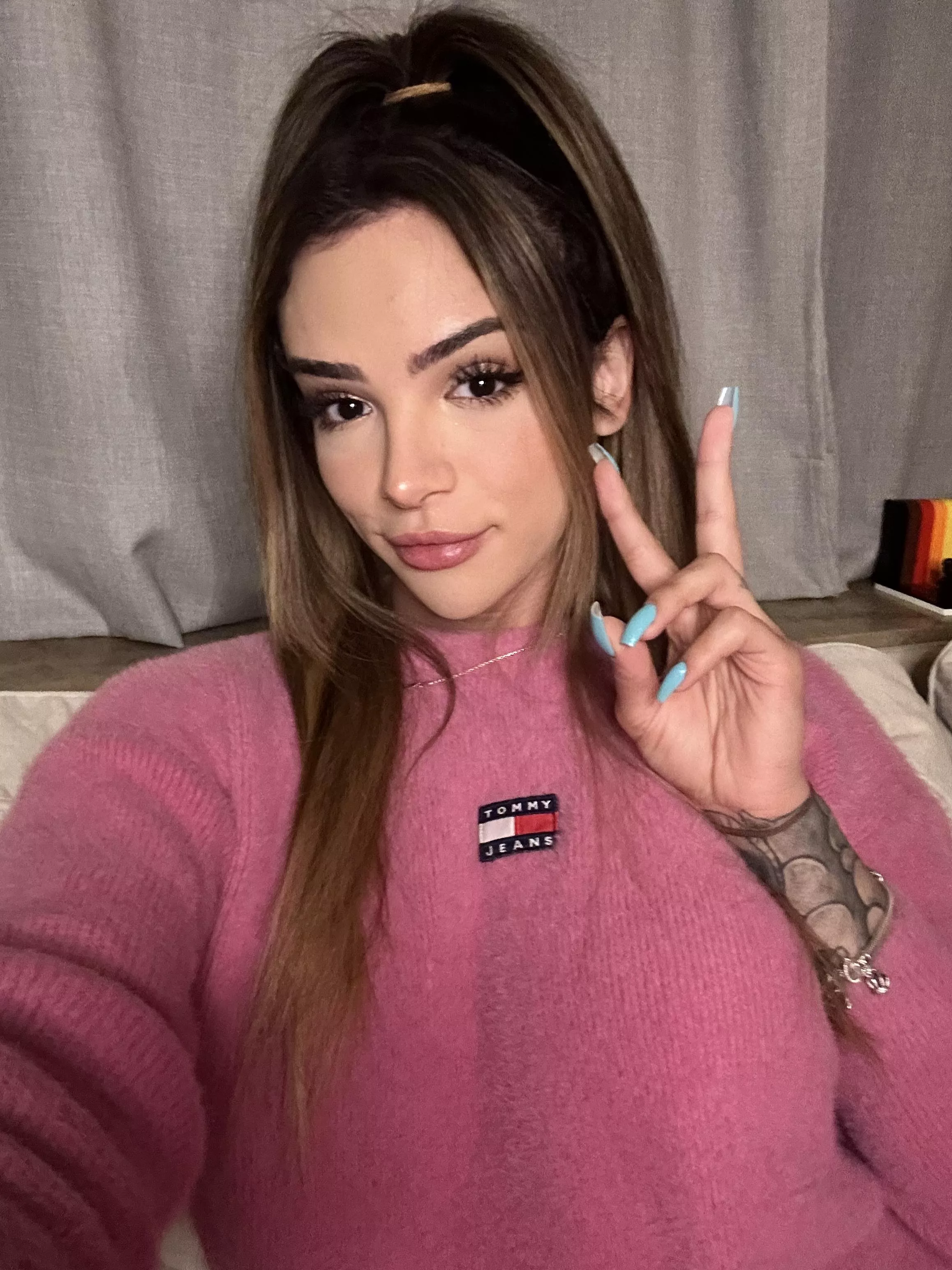 Hi guysss thought id share a cute selfie:) posted by raphadoll