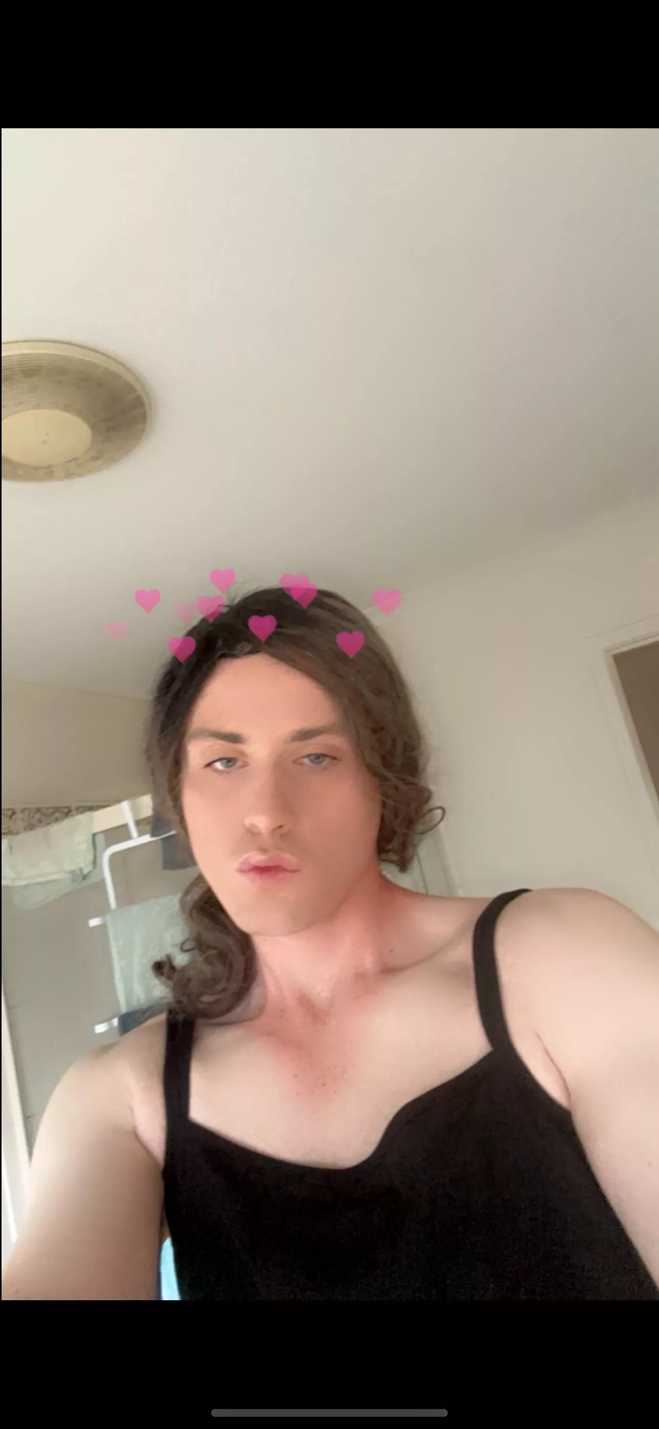 Hii everyone 🥰😘 posted by Femboy_Chloe_