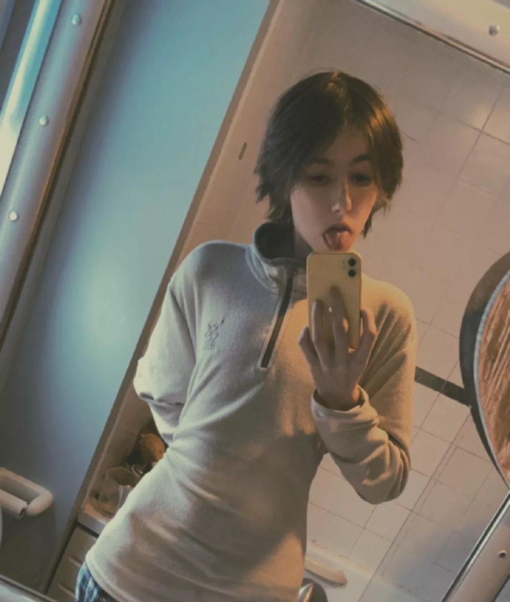 Hiya chilling on Saturday 💝☺️wbu? posted by Femboy4_uu_