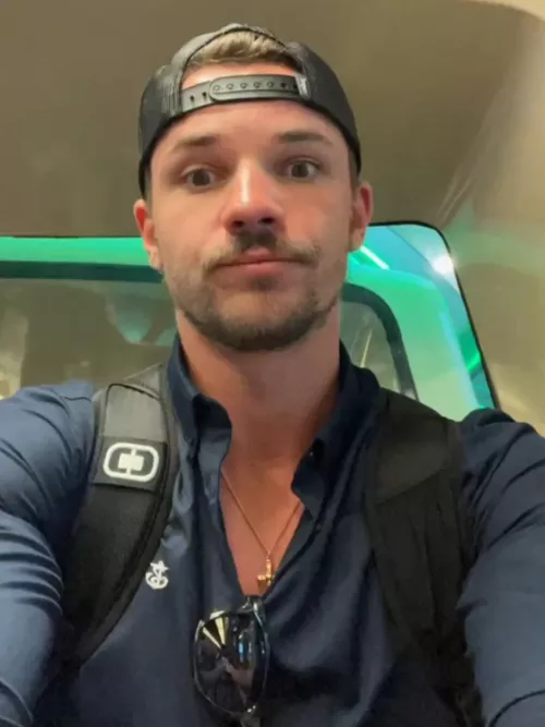 Hope everyone is having a nice Saturday 😘 by Alternative_Brief159