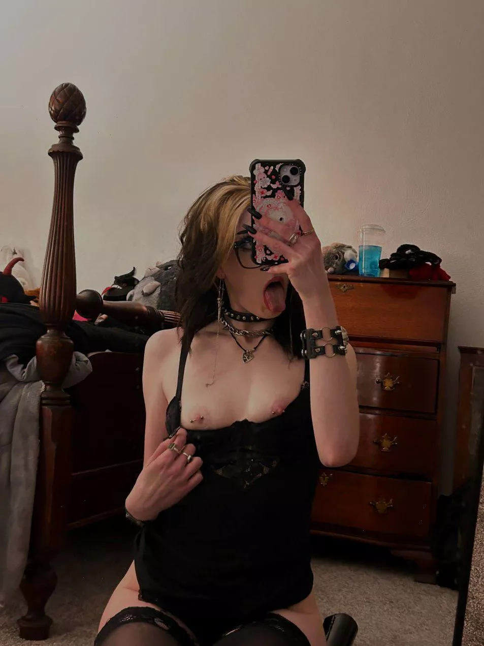 I hope you prefer girls with a petite body posted by TheMetalSmasher