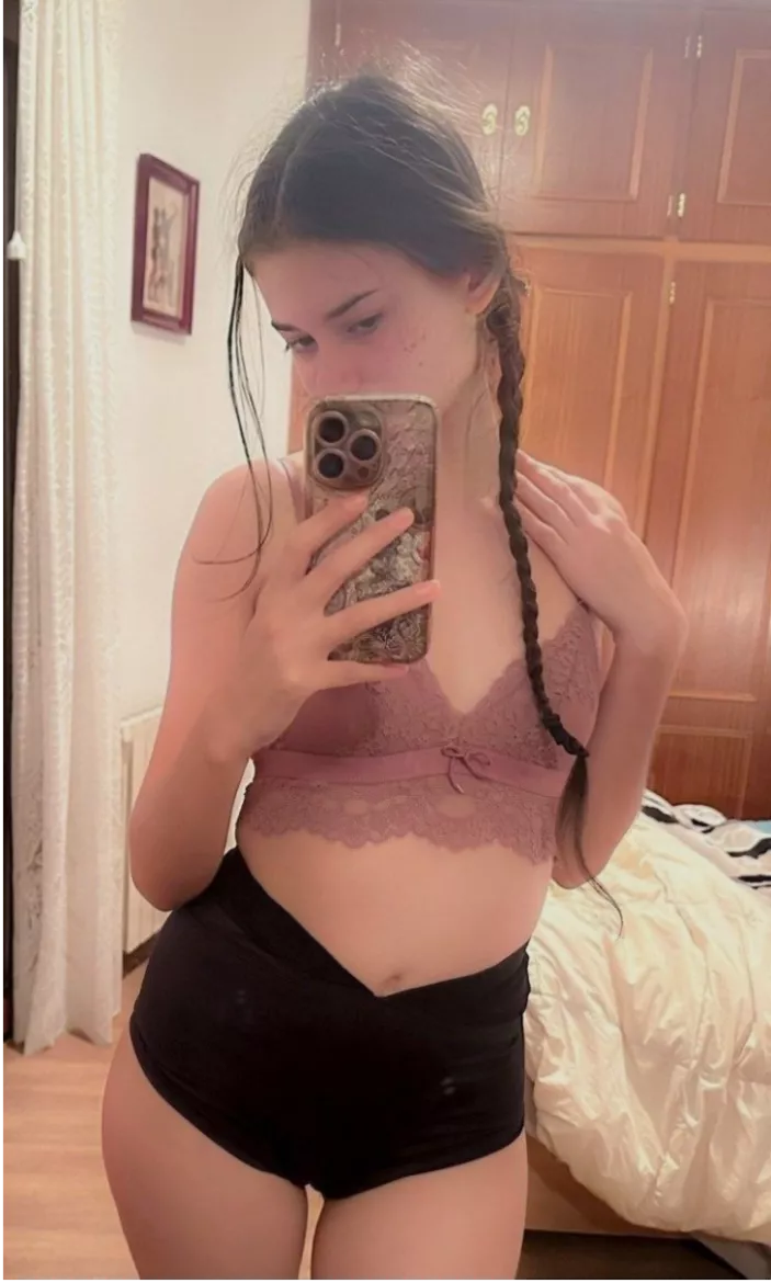 I’m cuter than your girlfriend.. posted by grossitx