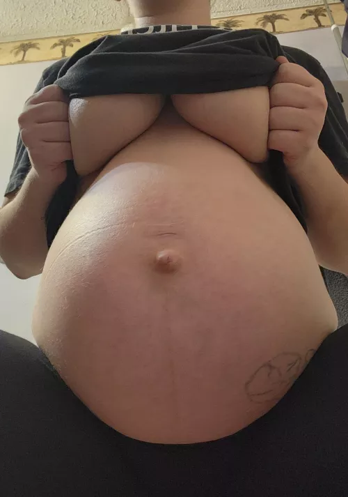 I'm getting so big 🥵 by Nicholejones11