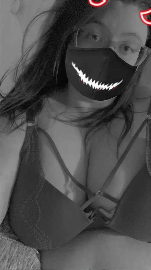 In bed waiting 💋🖤 by SubB2004