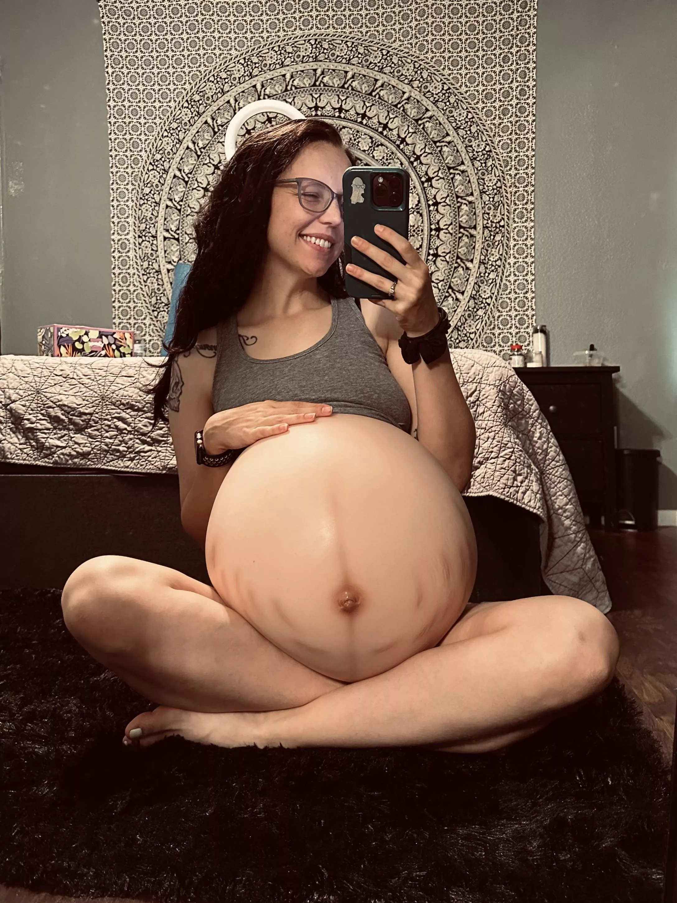 Mommy is about to burst posted by smuttyfantasy