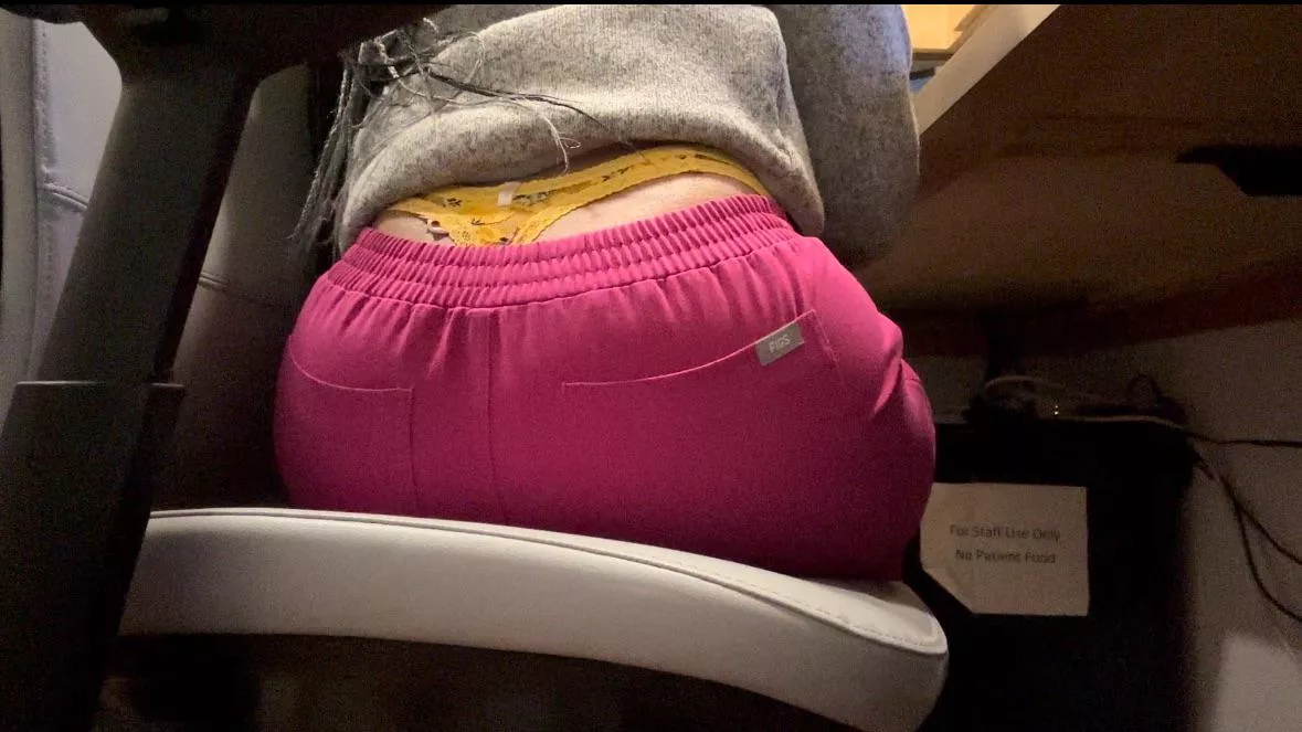 My patients love my tails 🤭 posted by CreamsicleWedgies