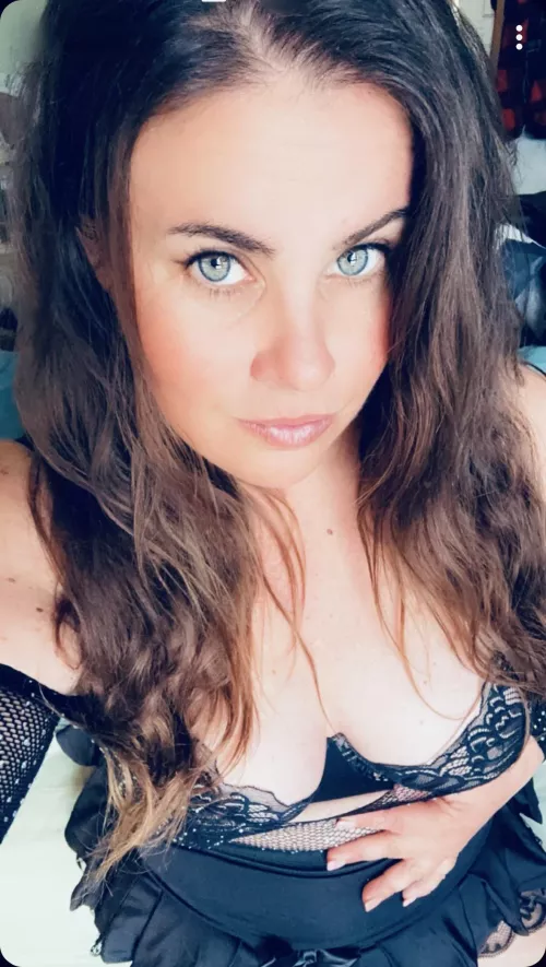 On me knees or laying the bed, I may be good at riding horses…but I can suck cock like a real champ by theSubmissiveToes