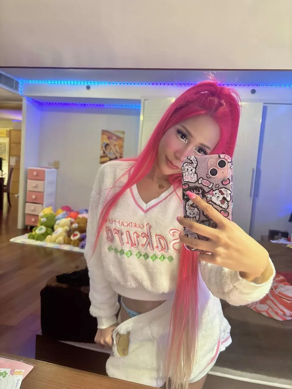 Pink hair don't care posted by PomegranateFim