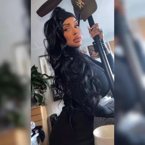 She loves to hide her perfect cannonballs. by RobinPepe