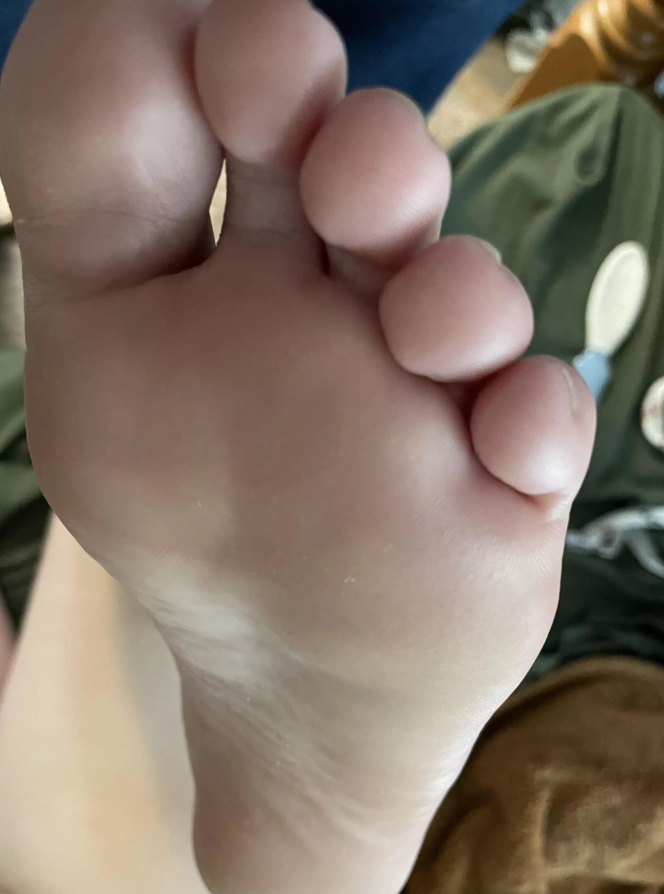 So close to my young toes, why don’t you give them a smell, they’re great  posted by pinkarchqueen