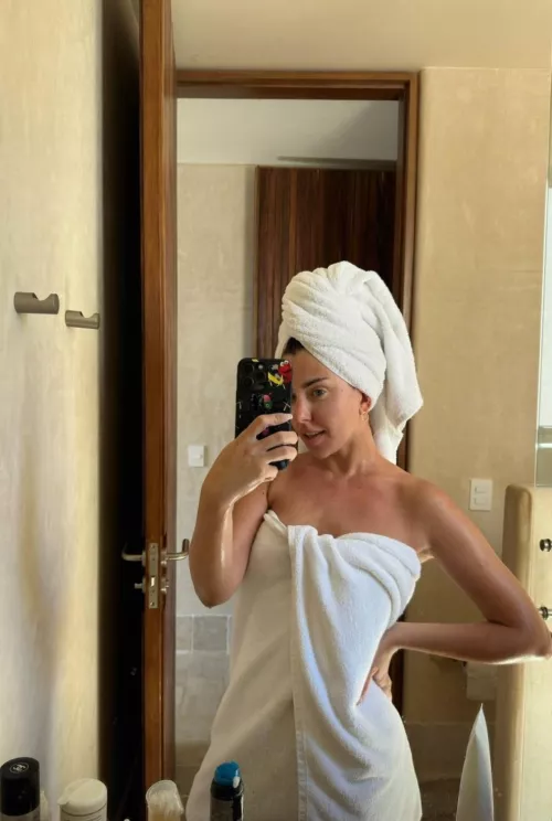 So fresh after shower by RoyalSexyLioness