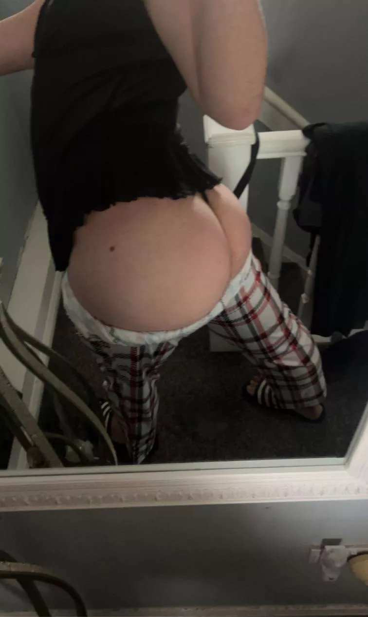 19 bottom uk🍑🍑 @josh2004_11 posted by Positive_Raccoon_348