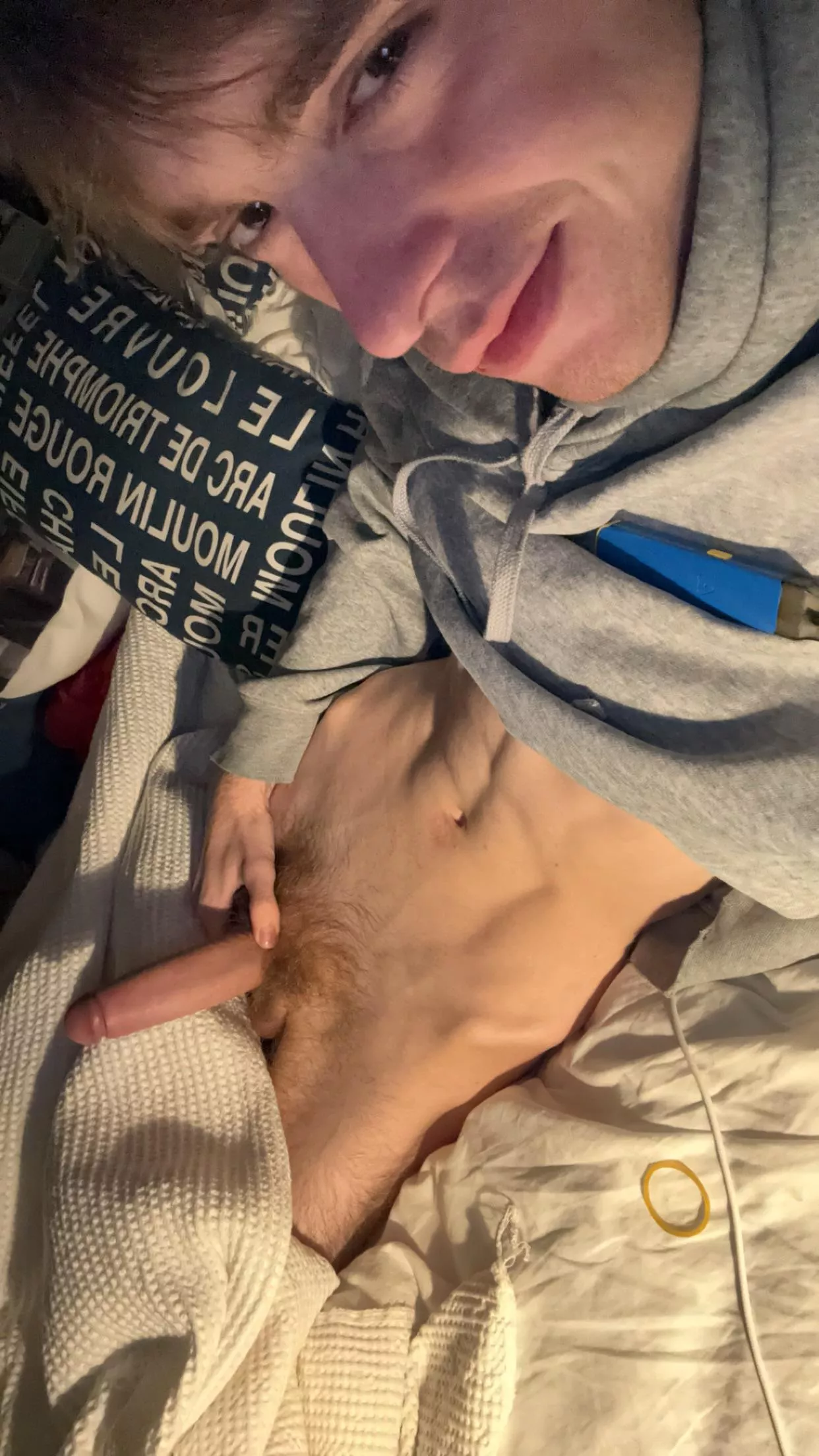 19 nz ;) fit guys hmu with a pic for my snap 😁 posted by queeniestown