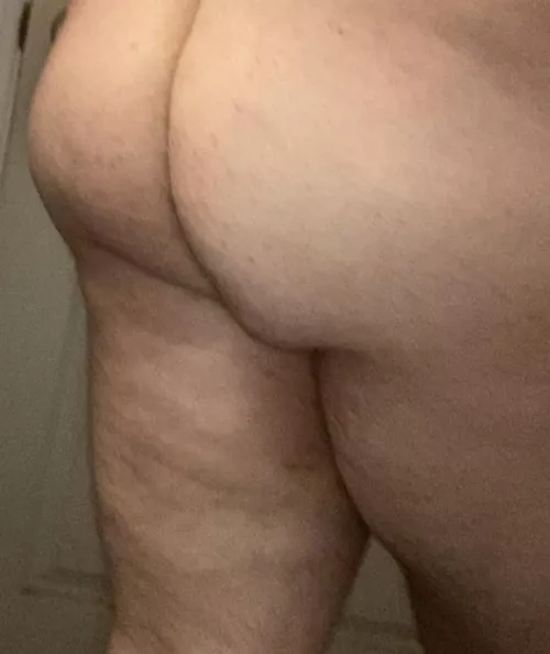 22 chub DM’s open to anything ;) by Tiny_Lynx_8308