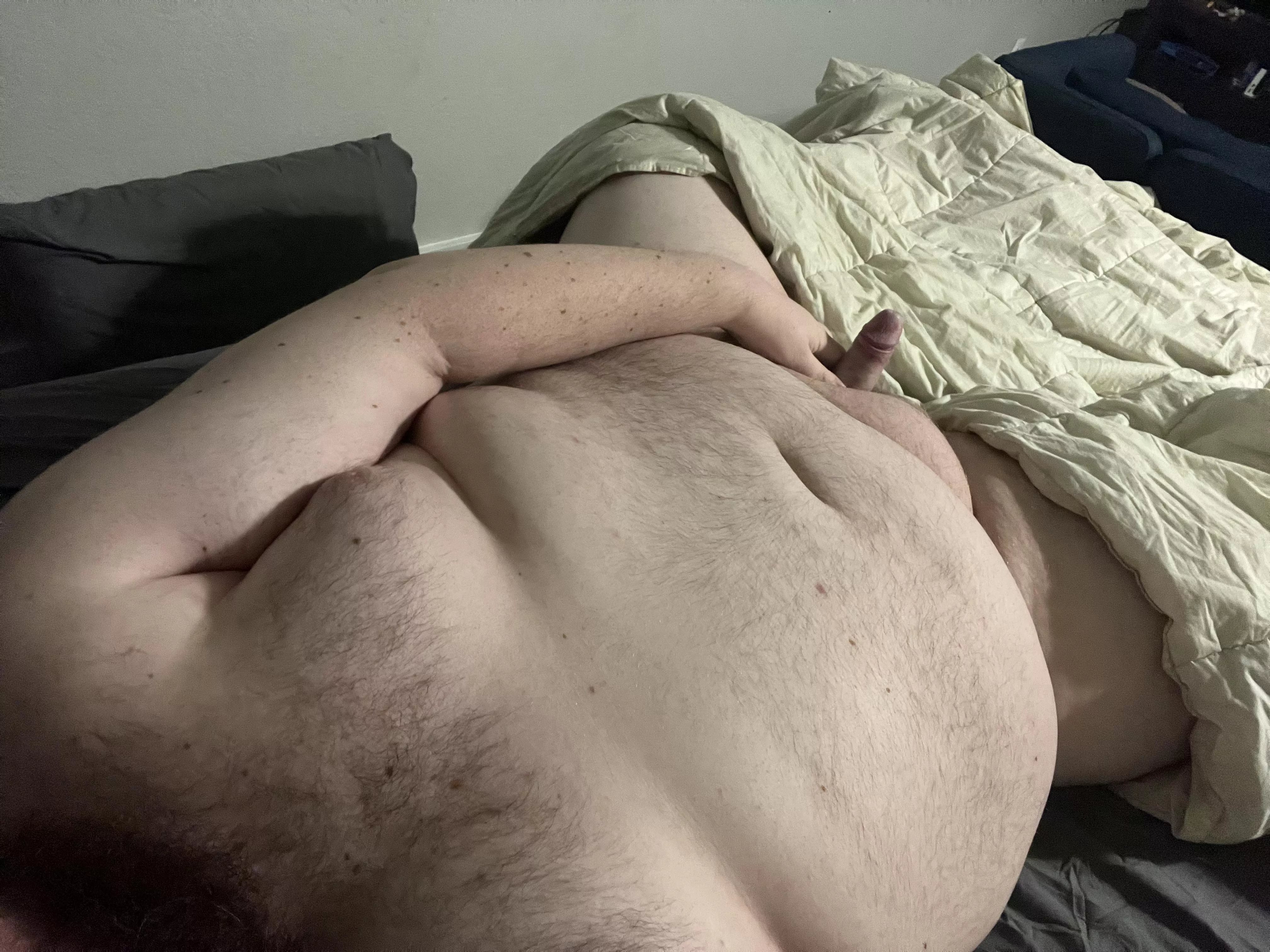 [25] who wants to join me in bed this morning? posted by Holden3432