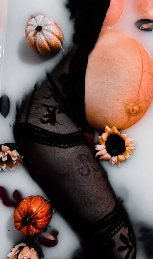 36 weeks pregnant ☺️ by TinyHornsBigbooty