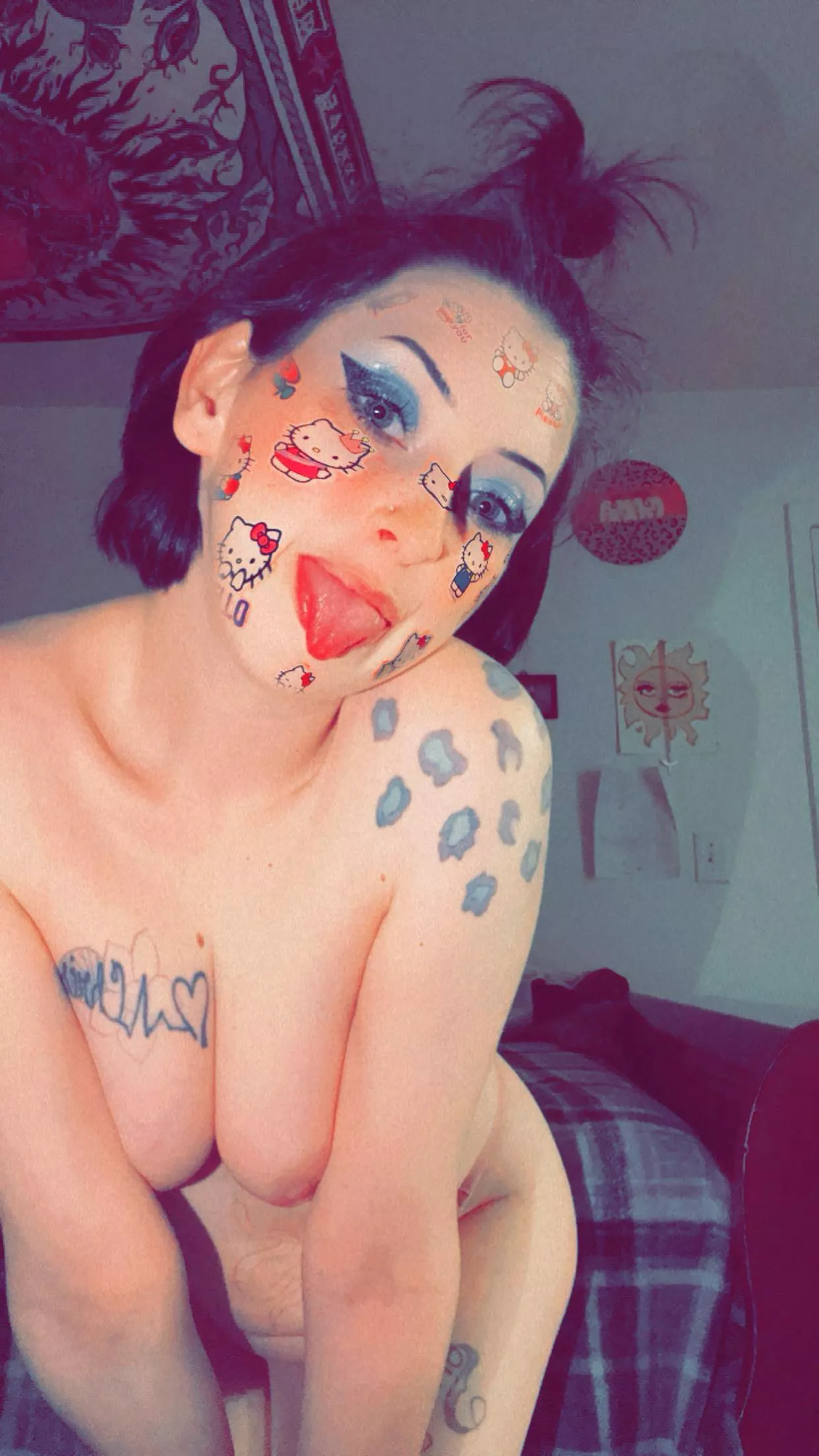 Been wondering if anyone would like to see my head shaven ☺️ posted by TinyHornsBigbooty