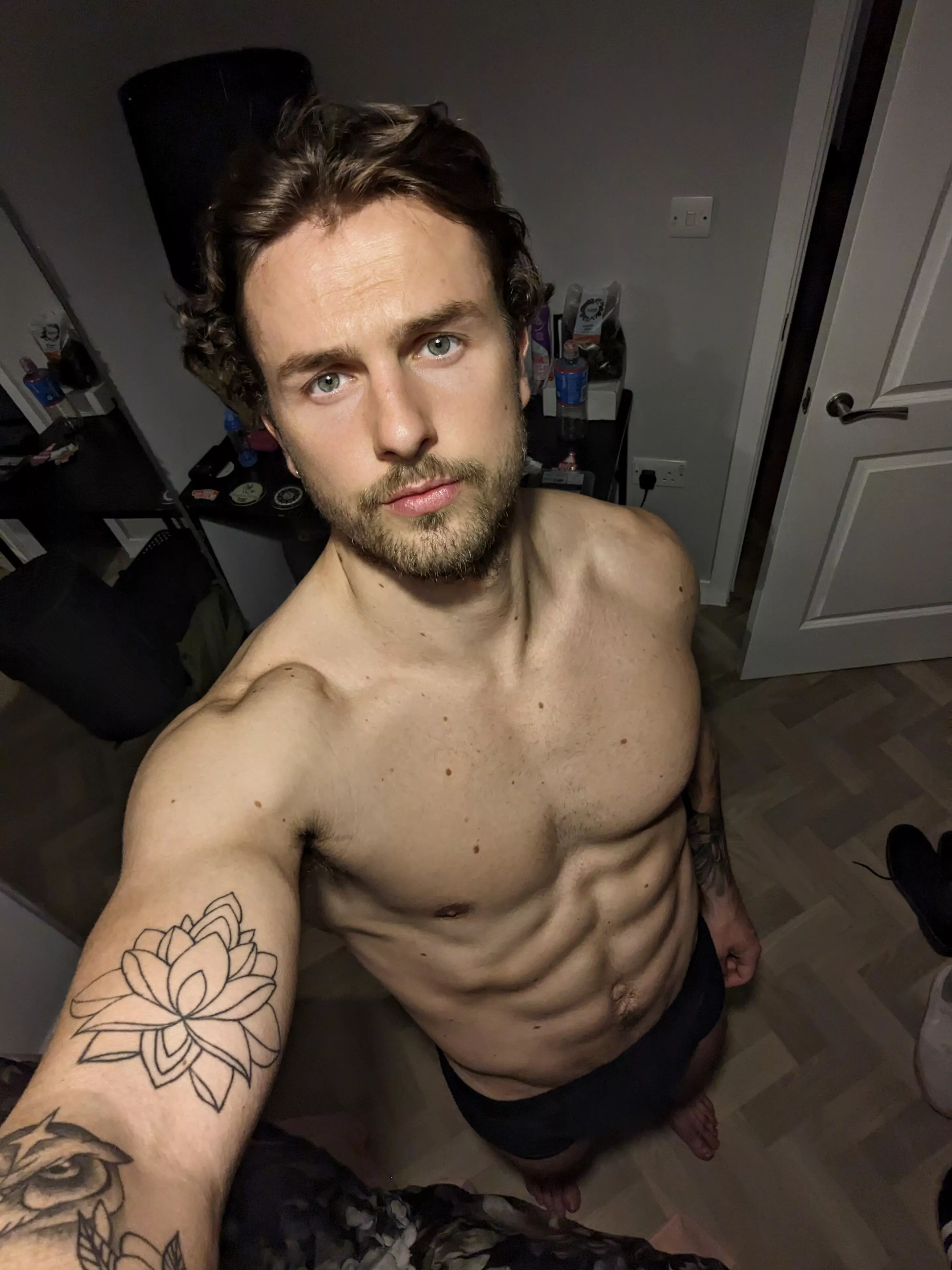 Boxers ... Or no boxers ? 😏 posted by Old-Contribution2960