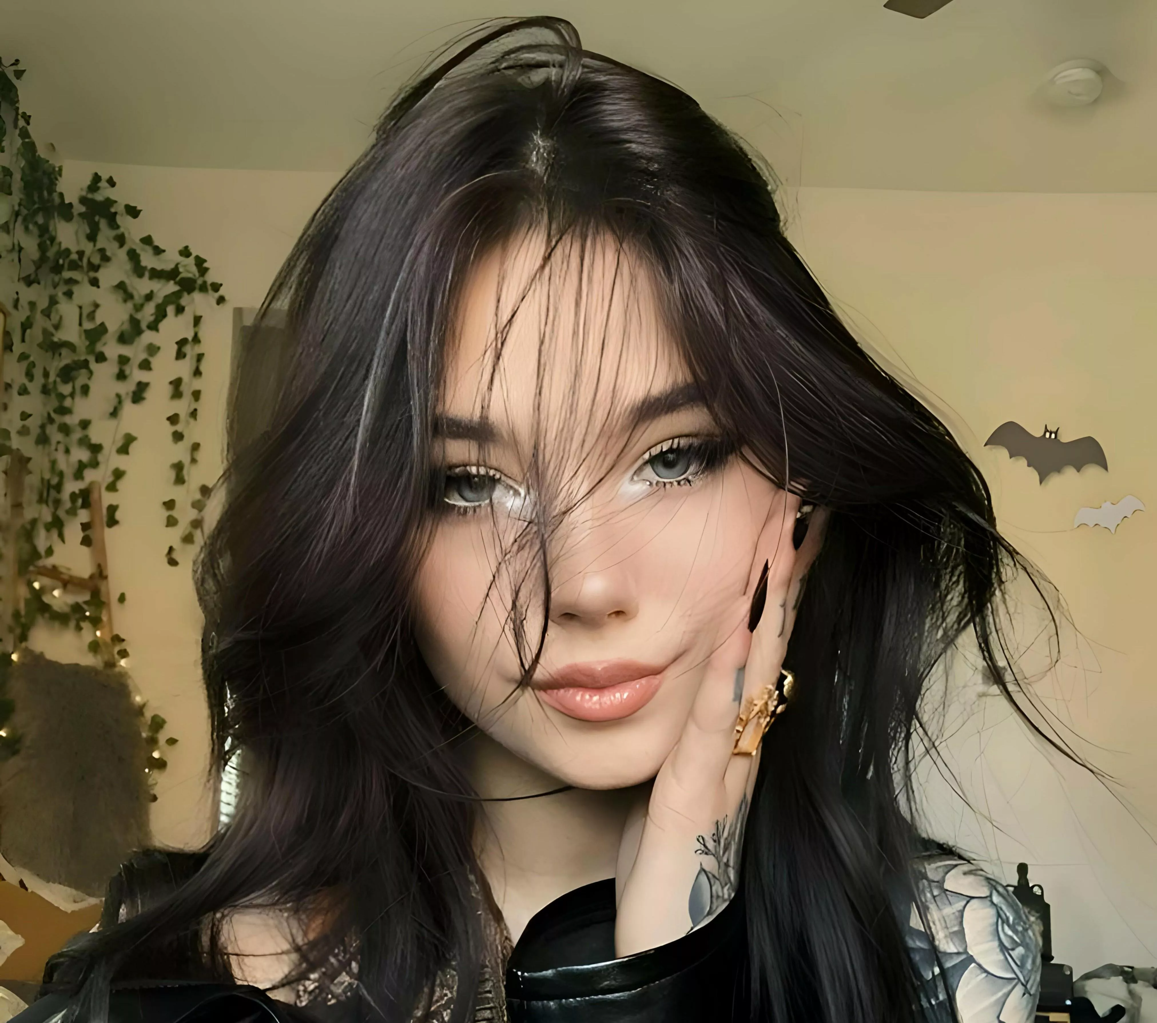 Claire Estabrook posted by qwer5r