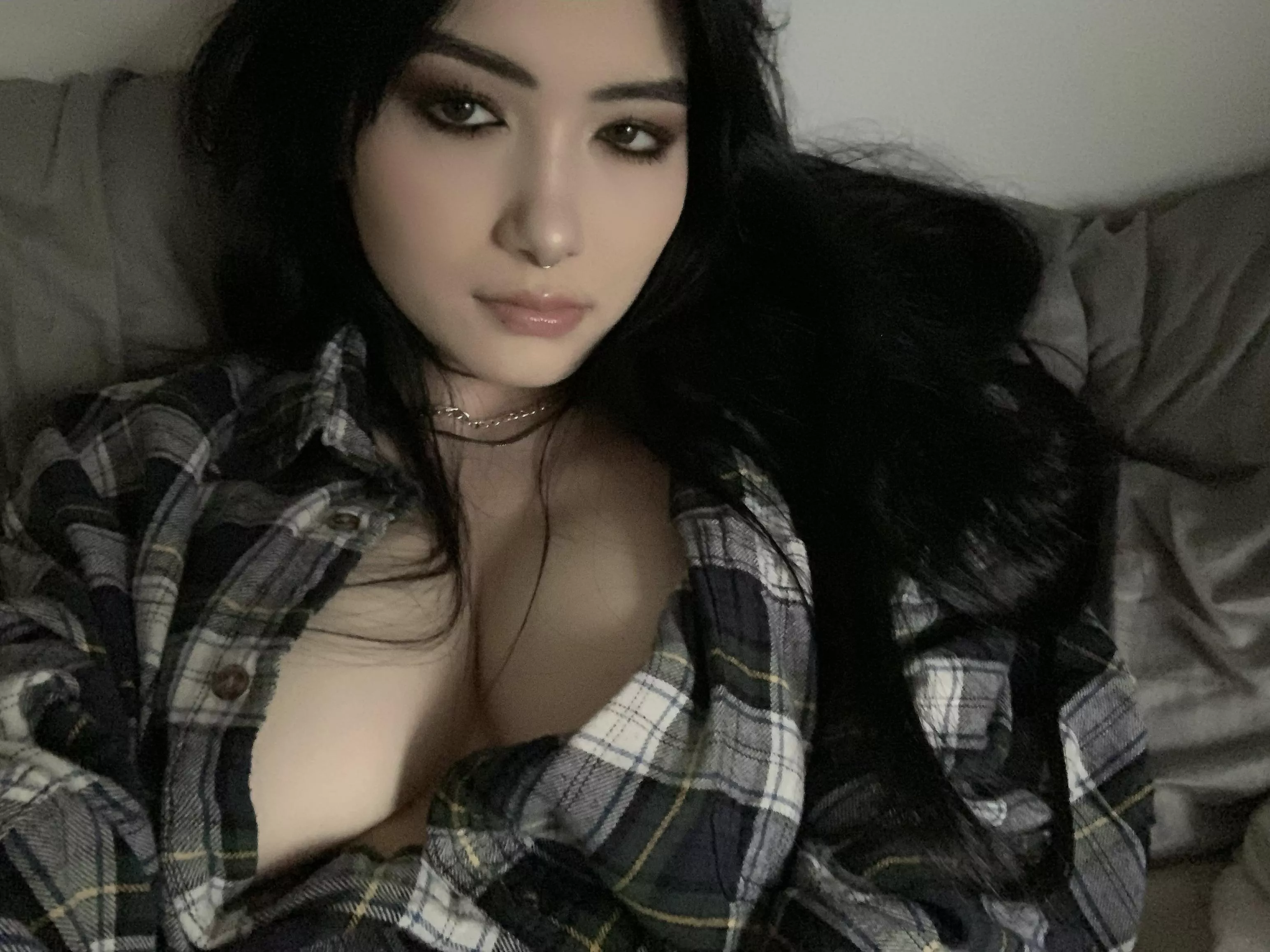 Cum play ;)🤍 posted by xnekomi