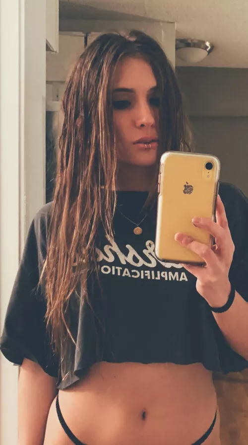 Don’t hate me for cropping all of my vintage tees 🙈 by Luna_Lee_Love