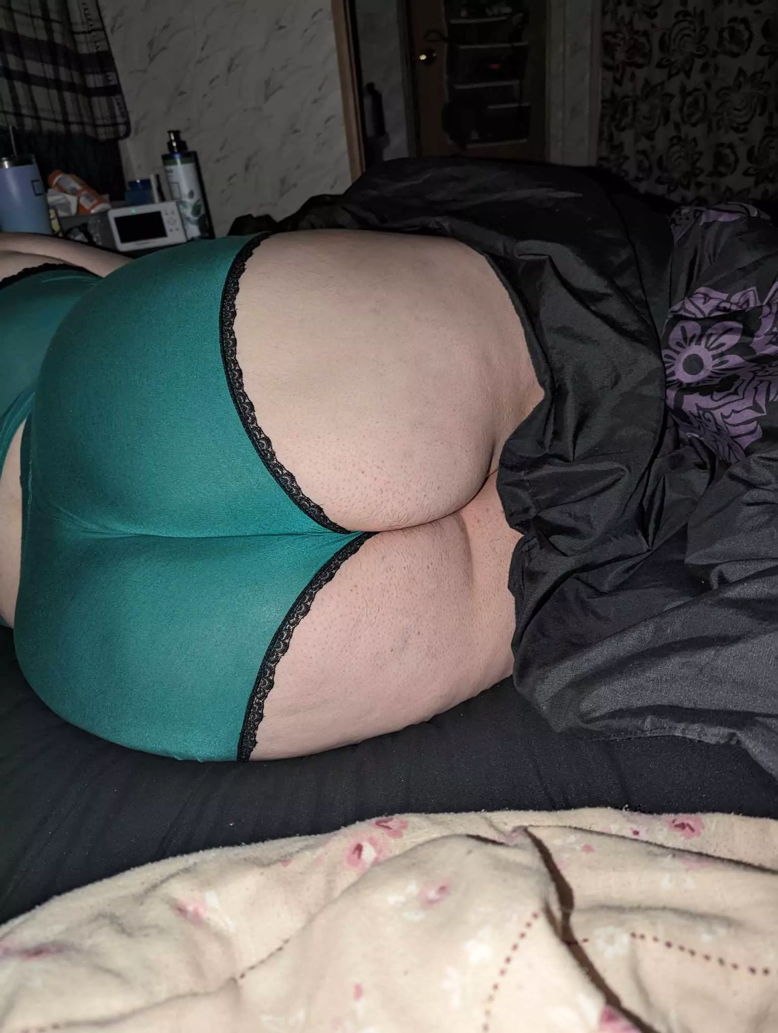 Good morning! Here's the view hubby wakes up to 😜 posted by that_bbw_wife