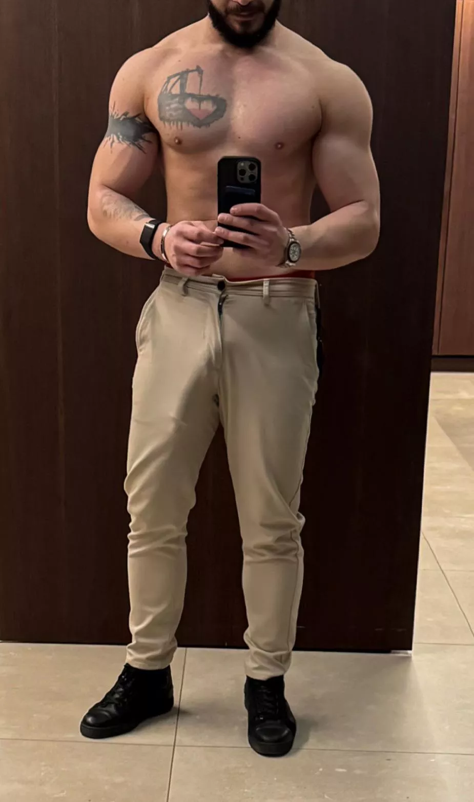 Hard looking myself at the mirror after workout posted by albish