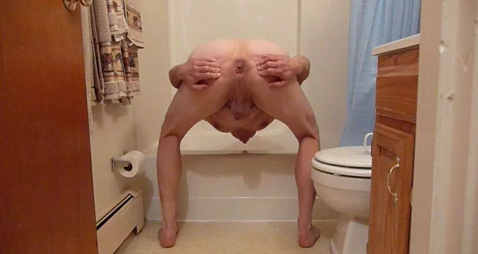 I always like to show my asshole 1st thing, to my imaginary female audience hoping a finger will end up inside me, which helps turn me on while I perform my self-filmed masturbation show. by Lonely6Inch