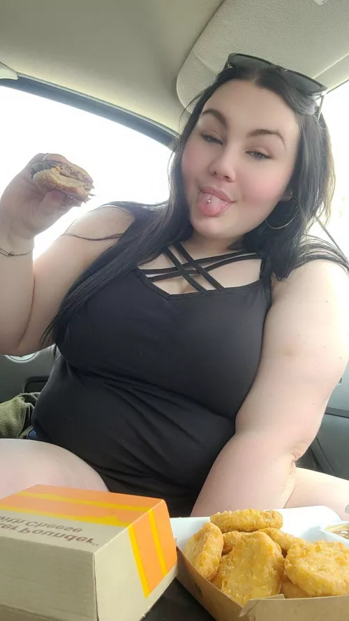 I girl, 2 quarter pounders and 40 nuggets 😋 by MayaK_BBW