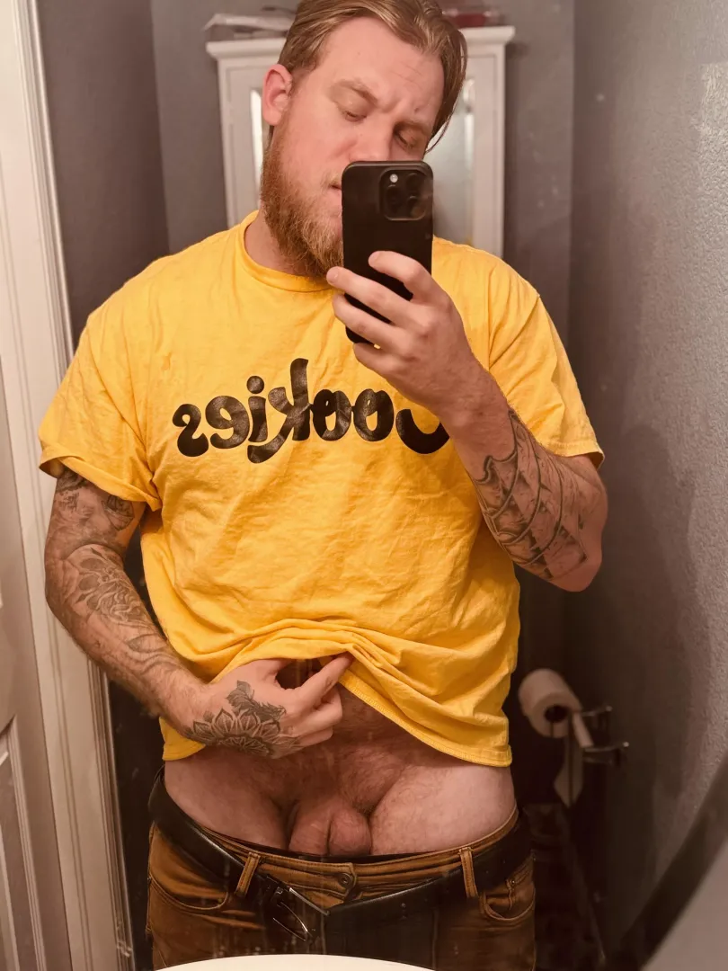 I need some help here 😘 posted by HairyWhitecoco69
