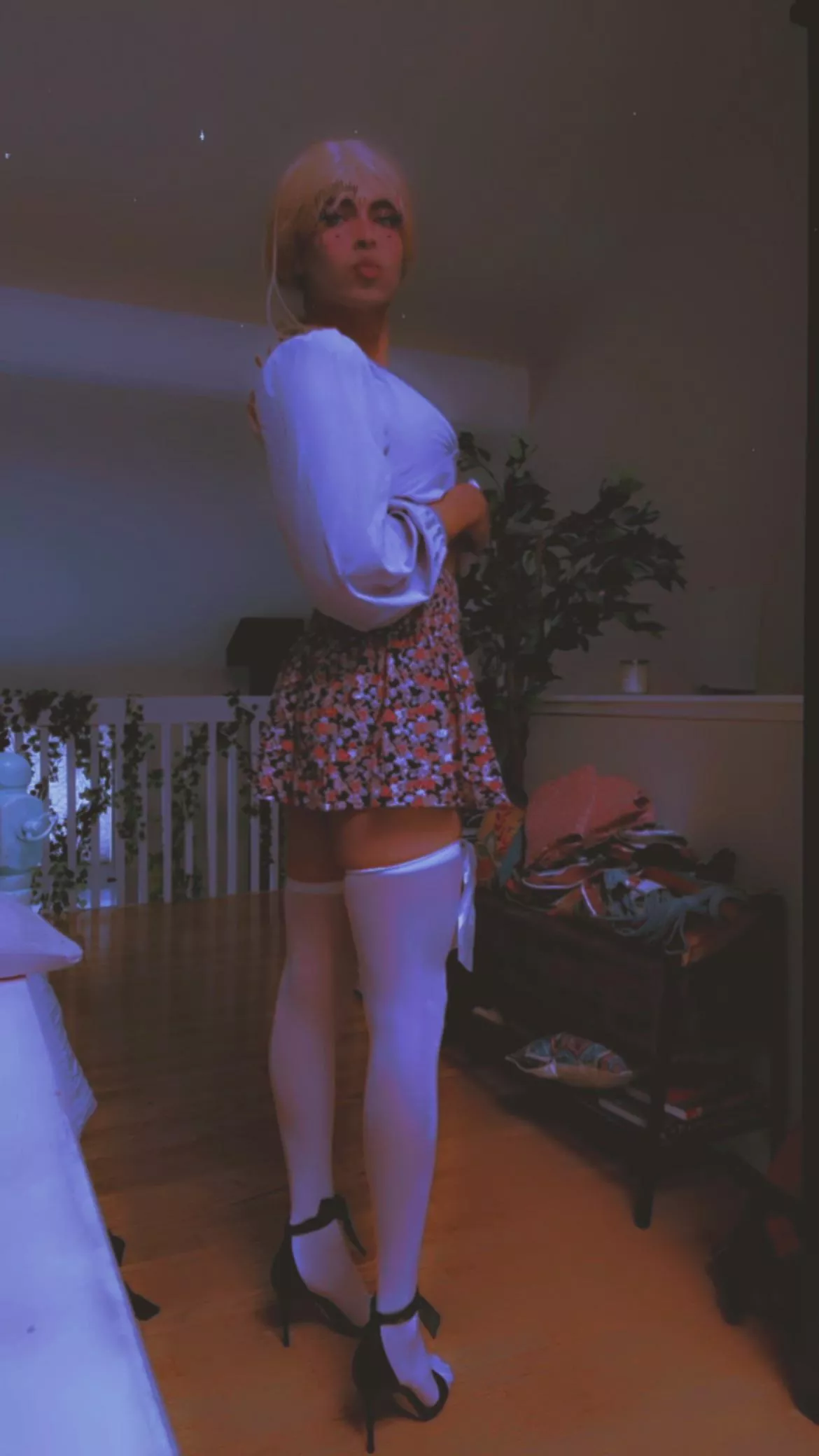 i was born to wear pretty skirts and heels 🥰 posted by SnooChickens8963