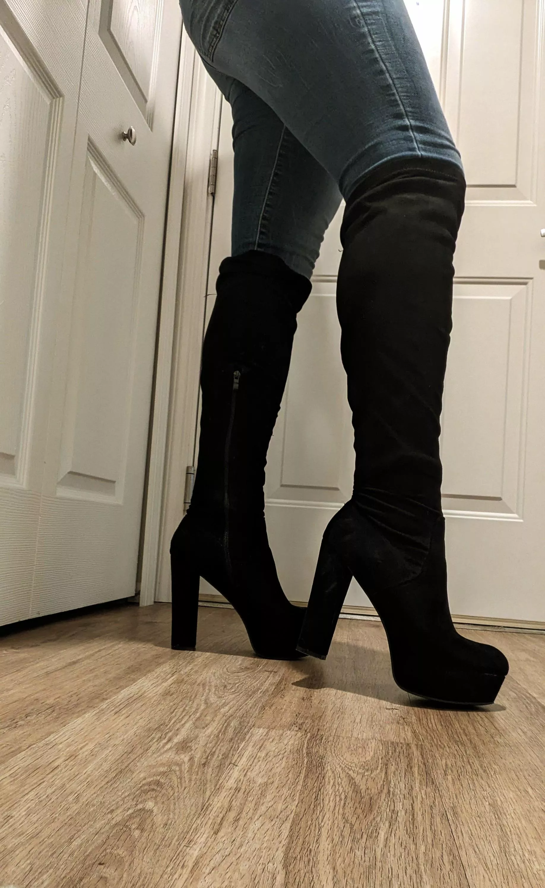 Keeping warm today  posted by Auburrnn