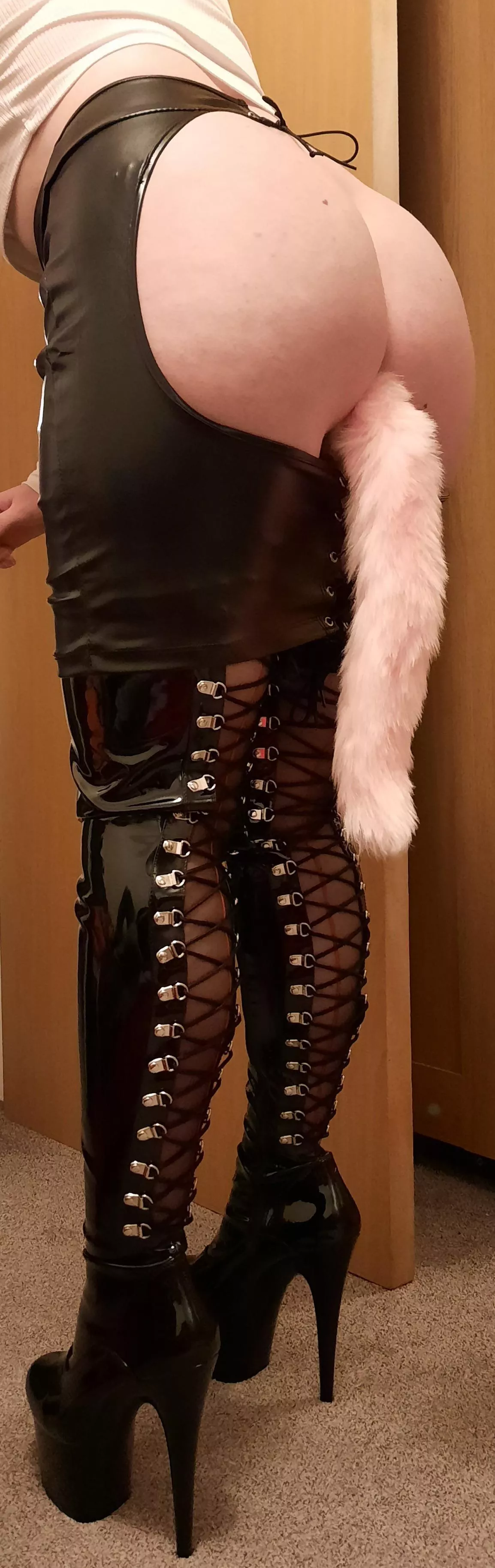 Love when she wears the tail for me 🤤 posted by Fastsprint27