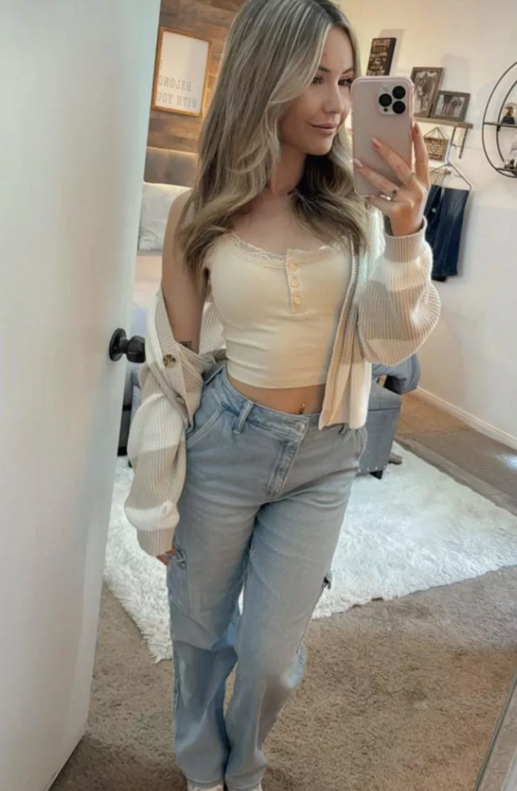 Rachelle W. posted by ThisActuator3213