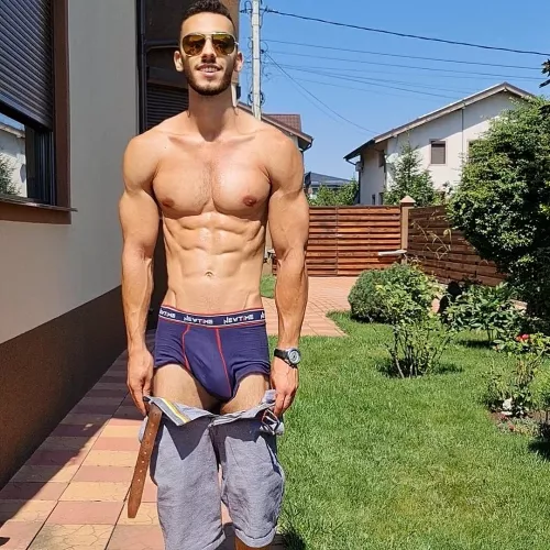 Smile, Muscles or 🍆 ? by FitManDan1