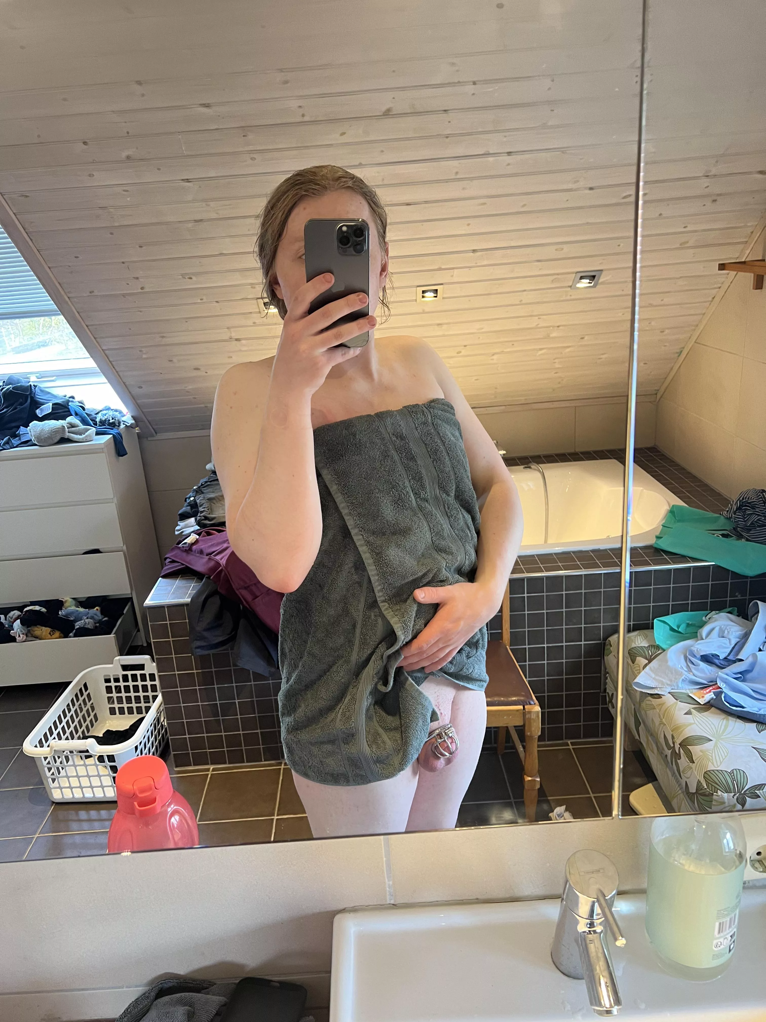 Straight out the shower posted by AmeliaThePotato